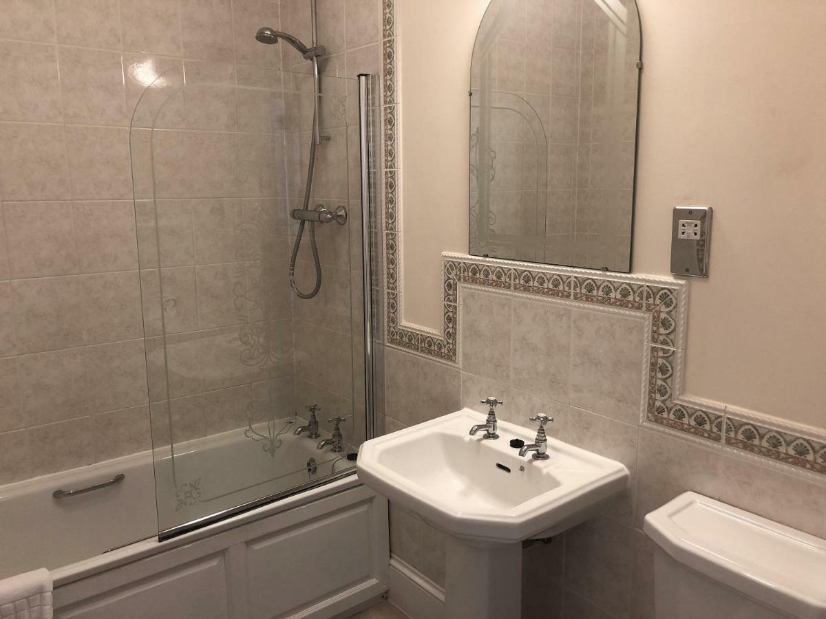 Lynford Hall Hotel Mundford Room photo